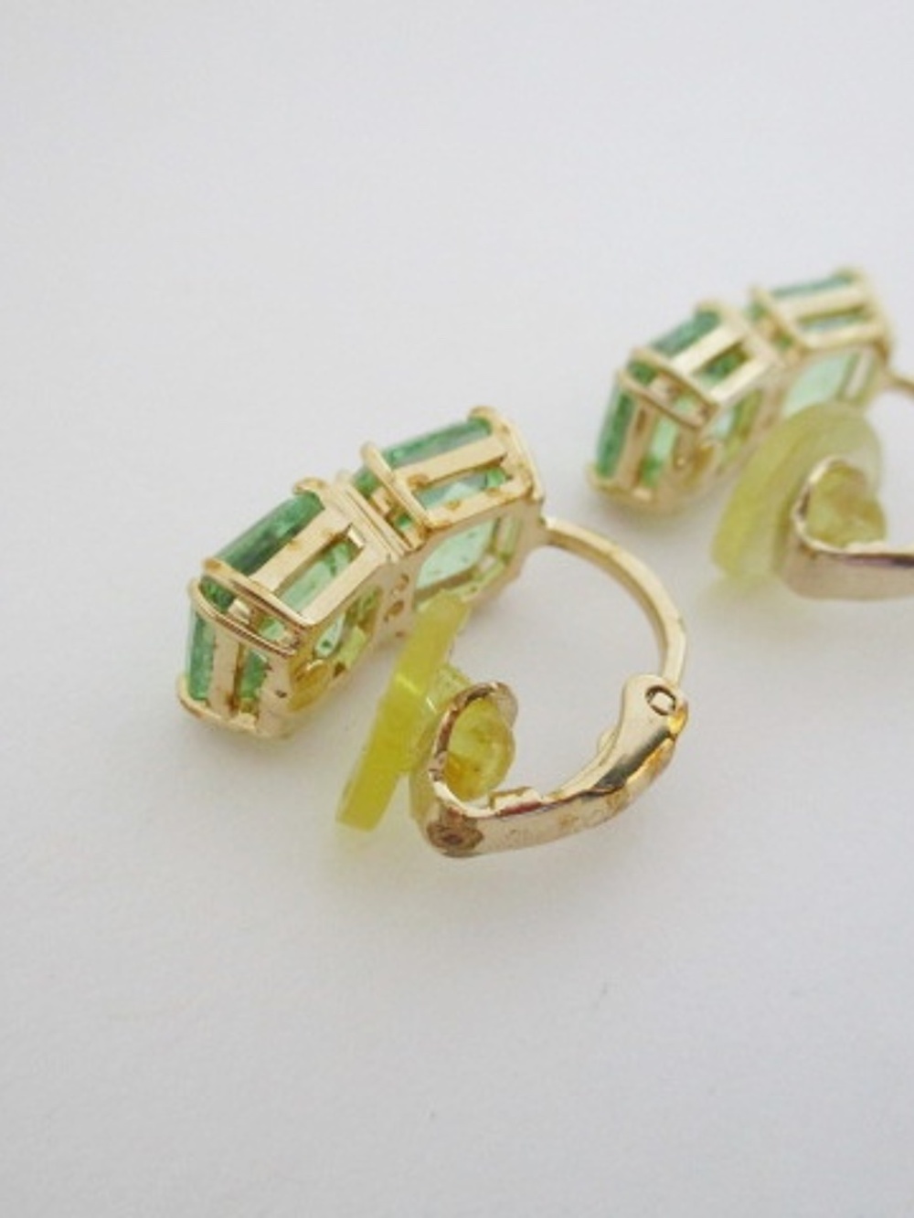 SWAROVSKI - Millenia Clip Earrings Square Cut, Green, Gold-Tone Plated - Picture 6 of 7